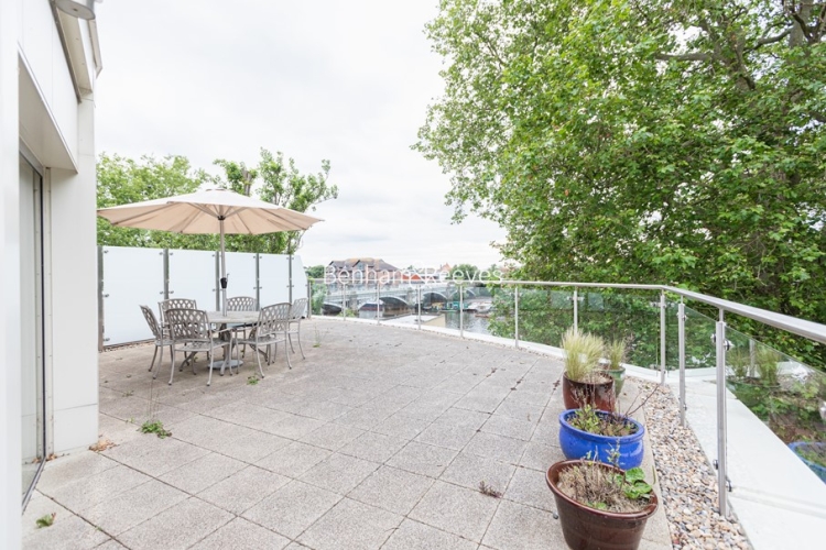 3  bedrooms flat to rent in Admiralty Building, Kingston Upon Thames, KT2-image 19