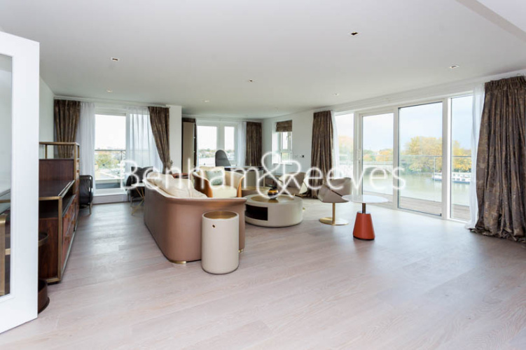 2  bedrooms flat to rent in Kew Bridge Road, Brentford, TW8-image 1