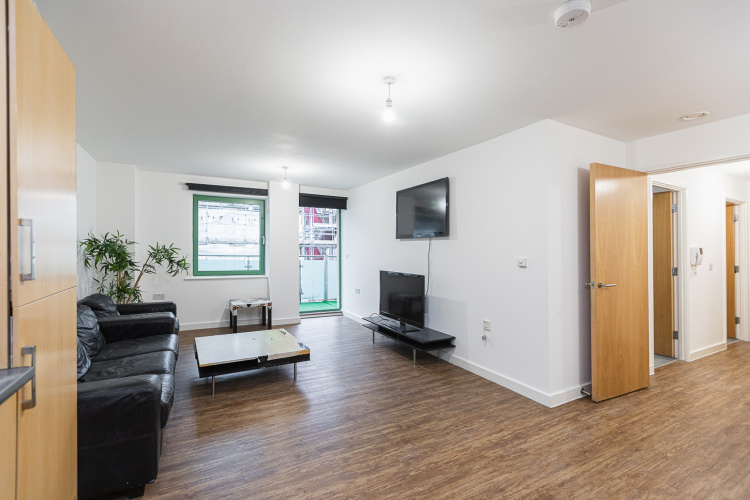 2 bedrooms flat to rent in Bellevue Court, Hounslow, TW3-image 1