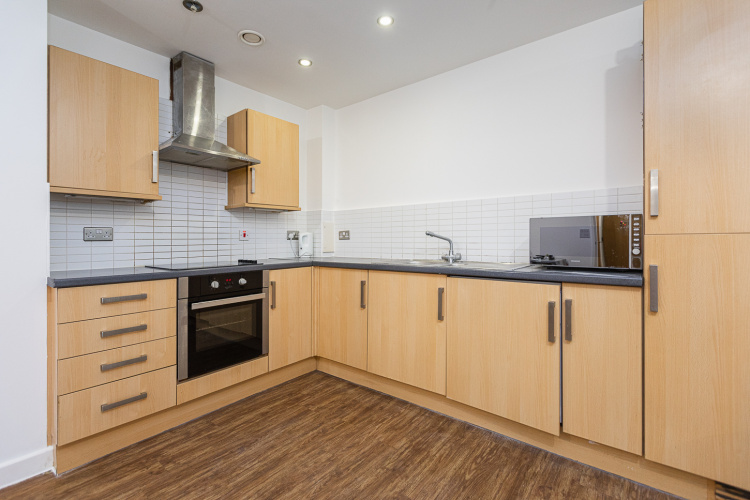 2 bedrooms flat to rent in Bellevue Court, Hounslow, TW3-image 2