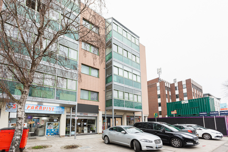 2 bedrooms flat to rent in Bellevue Court, Hounslow, TW3-image 6