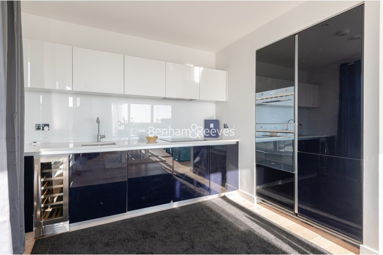 2  bedrooms flat to rent in Pump House Crescent, Brentford, TW8-image 4