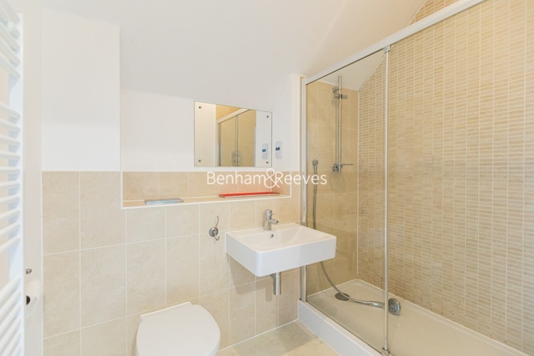 5  bedrooms house to rent in Marbaix Gardens, Isleworth, TW7-image 8