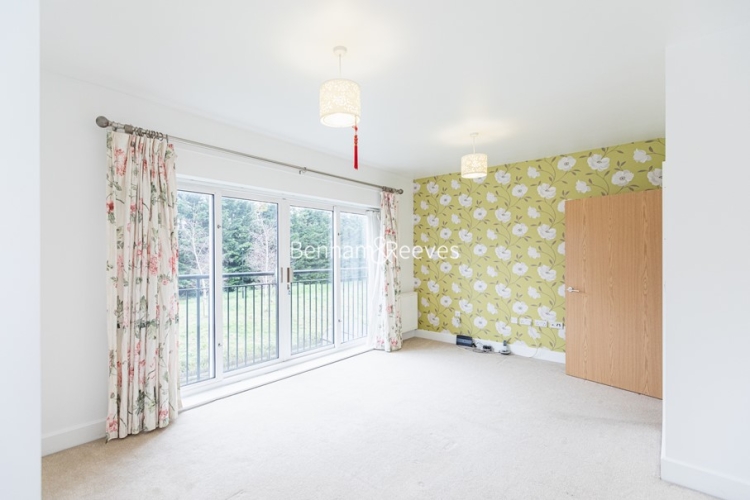 5  bedrooms house to rent in Marbaix Gardens, Isleworth, TW7-image 9