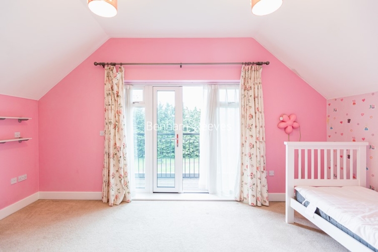 5  bedrooms house to rent in Marbaix Gardens, Isleworth, TW7-image 10