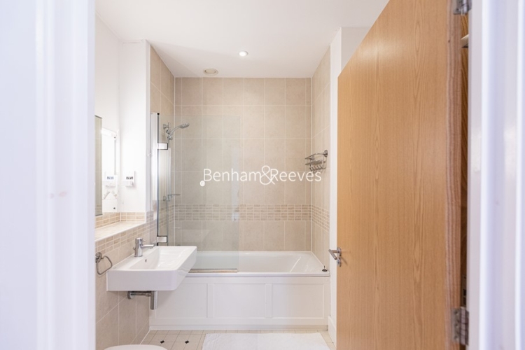 5  bedrooms house to rent in Marbaix Gardens, Isleworth, TW7-image 11