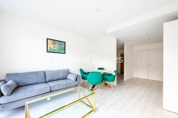 1  bedroom flat to rent in High Street Quarter, Hounslow, TW3-image 1