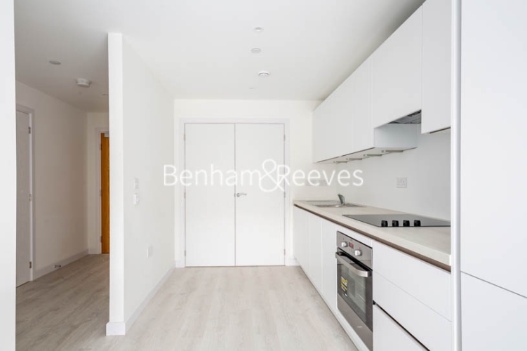 1 bedroom flat to rent in High Street Quarter, Hounslow, TW3-image 2