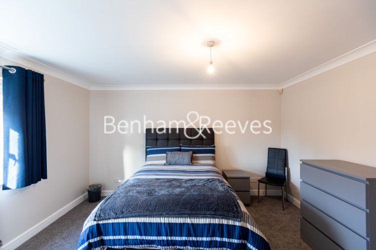 2 bedrooms flat to rent in Pumping Station Road, Chiswick, W4-image 3