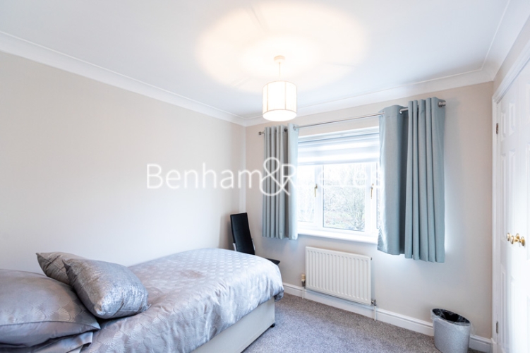 2  bedrooms flat to rent in Pumping Station Road, Chiswick, W4-image 7