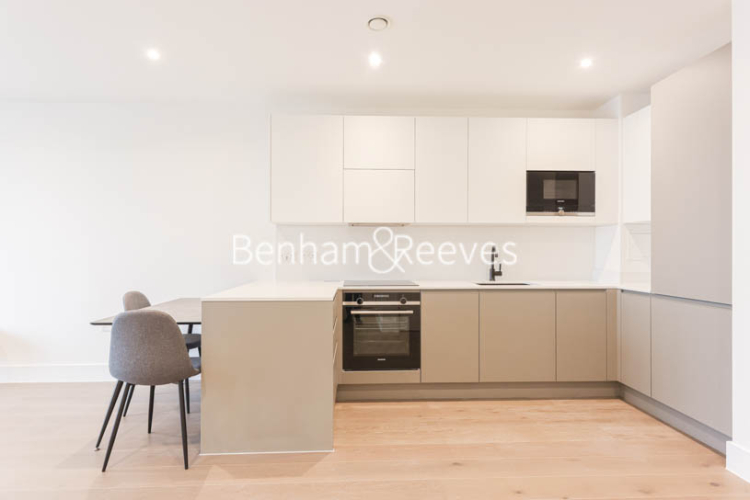 1  bedroom flat to rent in Capital Interchange Way, Brentford, TW8-image 2