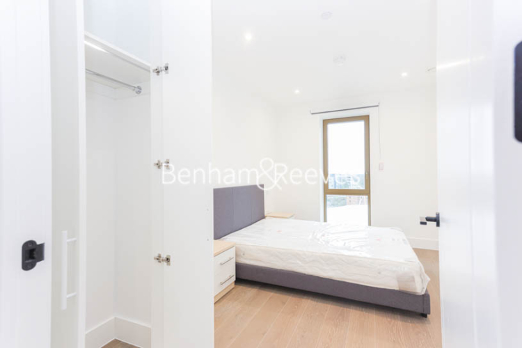1  bedroom flat to rent in Capital Interchange Way, Brentford, TW8-image 3