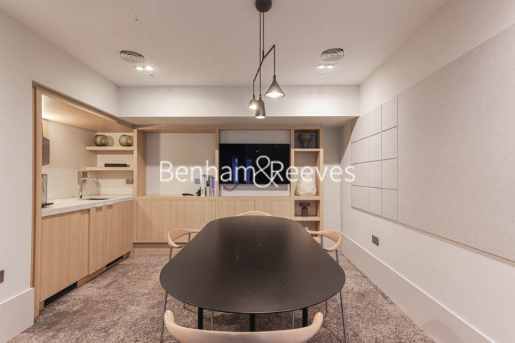 1  bedroom flat to rent in Capital Interchange Way, Brentford, TW8-image 11