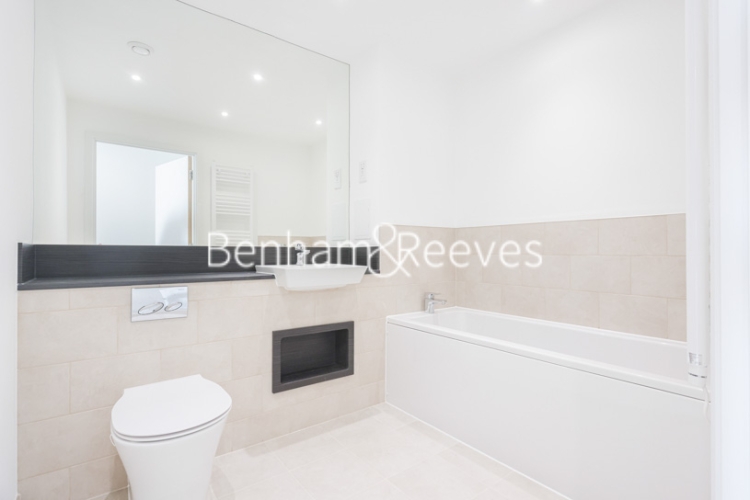 3  bedrooms flat to rent in High Street Quarter, Hounslow, TW3-image 9