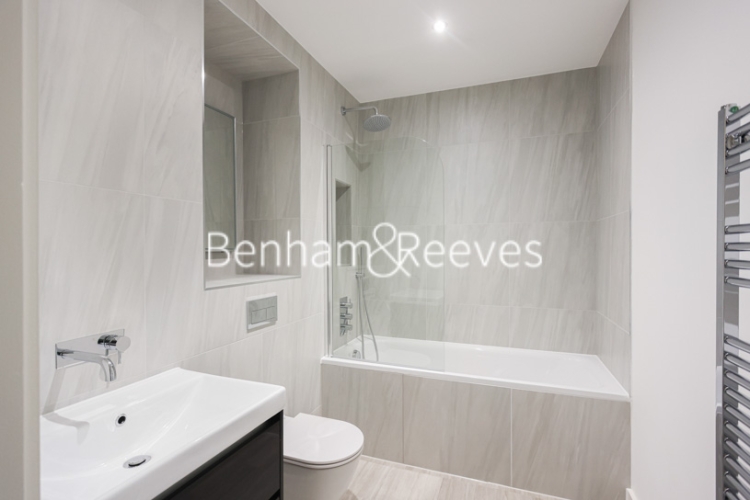 2 bedrooms flat to rent in Chaplin Court, Brentford, TW8-image 8