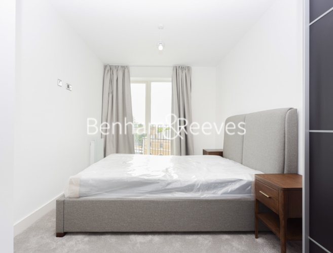 2  bedrooms flat to rent in Chaplin Court, Brentford, TW8-image 3
