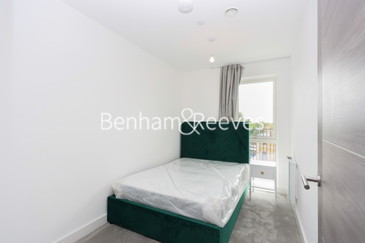 2  bedrooms flat to rent in Chaplin Court, Brentford, TW8-image 8