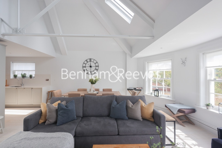 2  bedrooms flat to rent in Barons Chase, Richmond, TW10-image 1