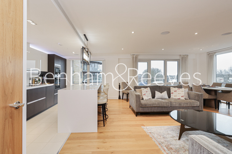 3  bedrooms flat to rent in Kew Bridge Road, Brentford, TW8-image 1