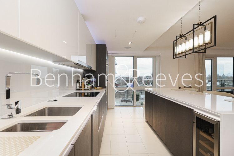 3  bedrooms flat to rent in Kew Bridge Road, Brentford, TW8-image 2