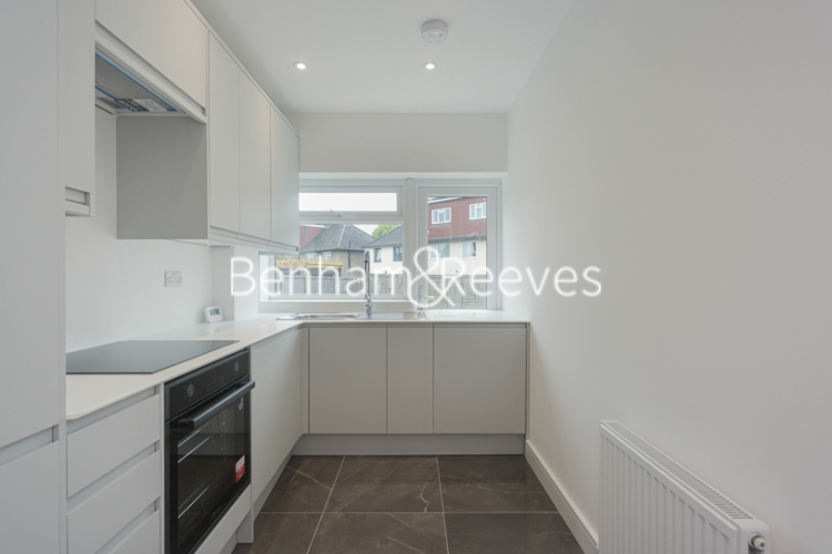 3  bedrooms flat to rent in Waters Road, Kingston, KT1-image 2