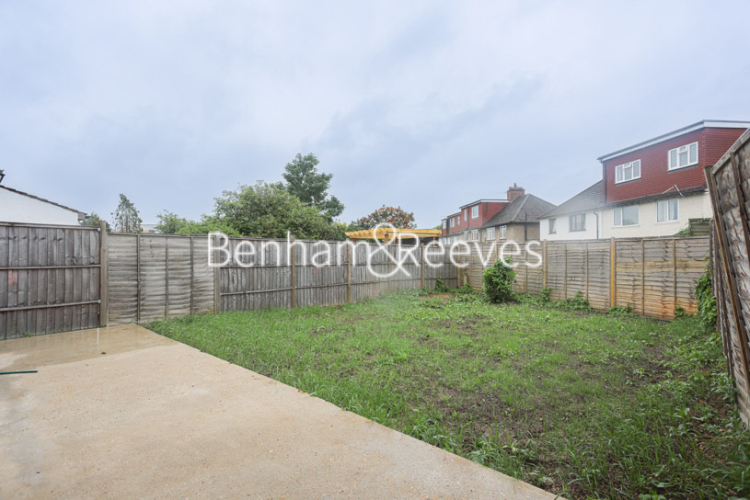 3  bedrooms flat to rent in Waters Road, Kingston, KT1-image 5