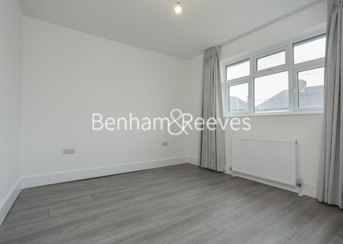 3  bedrooms flat to rent in Waters Road, Kingston, KT1-image 11