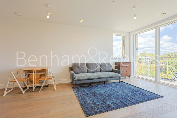 1  bedroom flat to rent in Matcham House, Acton Lane, Chiswick, W4-image 1