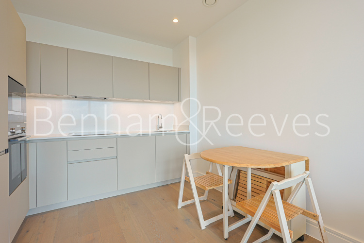1  bedroom flat to rent in Matcham House, Acton Lane, Chiswick, W4-image 3