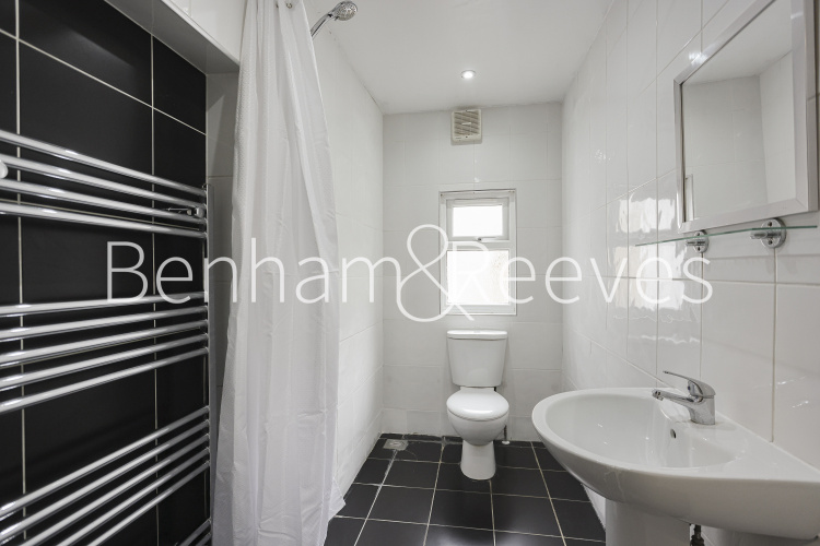 4  bedrooms flat to rent in Station Road, Hounslow TW3-image 4