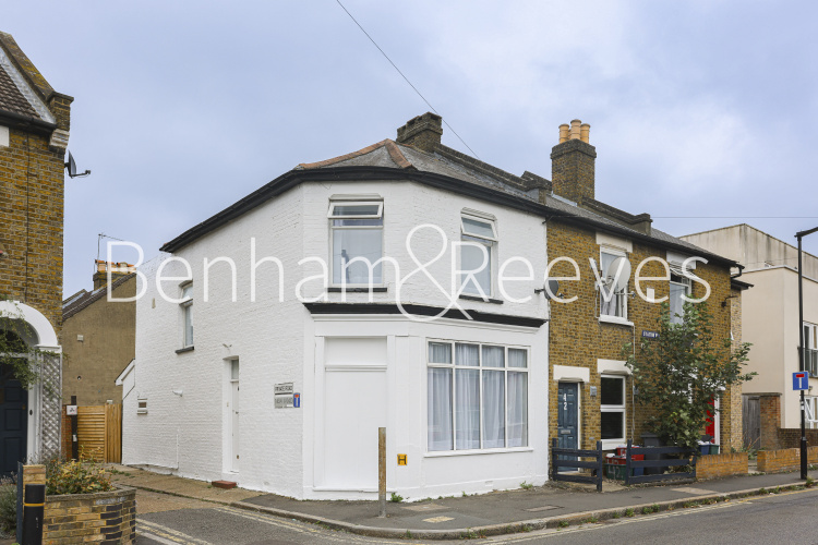 4  bedrooms flat to rent in Station Road, Hounslow TW3-image 6