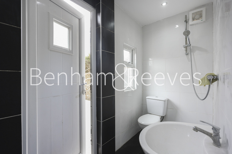 4  bedrooms flat to rent in Station Road, Hounslow TW3-image 13