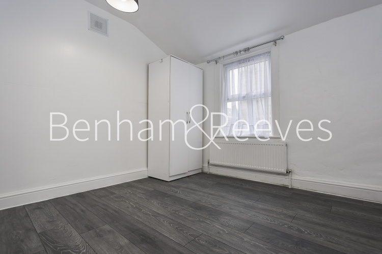 4  bedrooms flat to rent in Station Road, Hounslow TW3-image 14