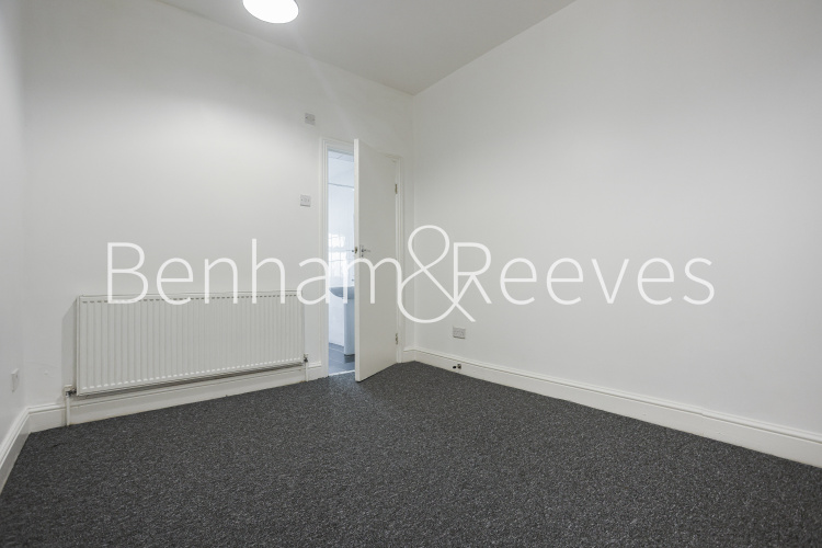4  bedrooms flat to rent in Station Road, Hounslow TW3-image 15