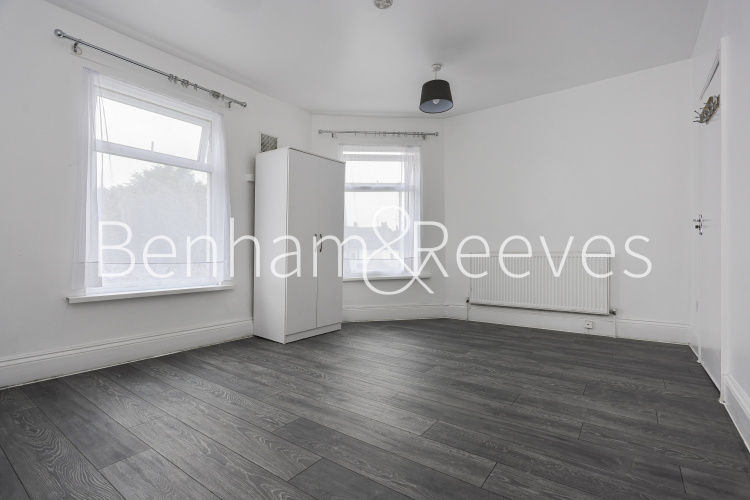 4  bedrooms flat to rent in Station Road, Hounslow TW3-image 17