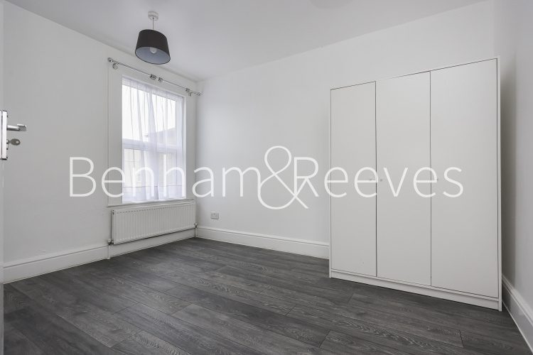 4  bedrooms flat to rent in Station Road, Hounslow TW3-image 18