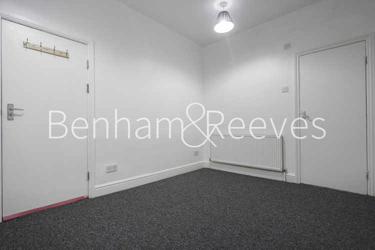 4  bedrooms flat to rent in Station Road, Hounslow TW3-image 19
