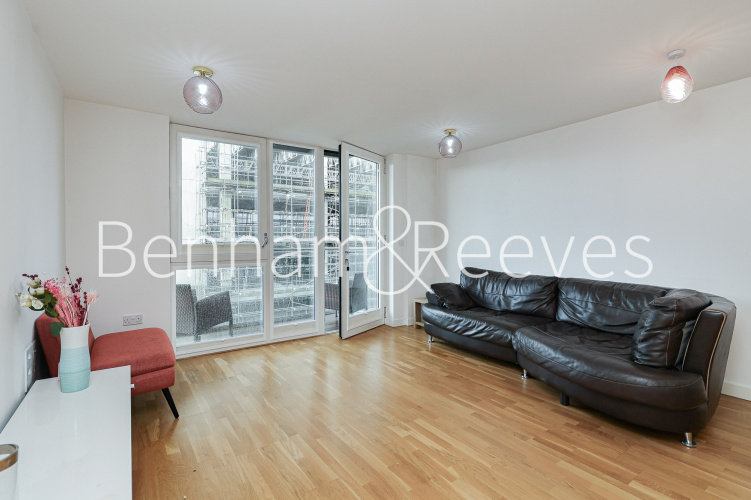 2  bedrooms flat to rent in Myrtle Court, Baltic Avenue, TW8-image 1