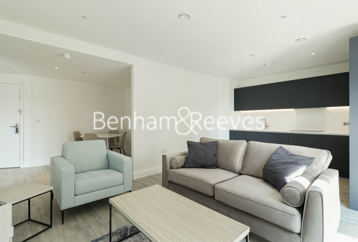 1  bedroom flat to rent in Lampton Parkside, Hounslow, TW3-image 1