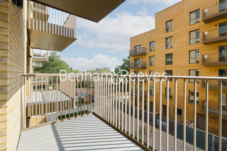 1  bedroom flat to rent in Lampton Parkside, Hounslow, TW3-image 8