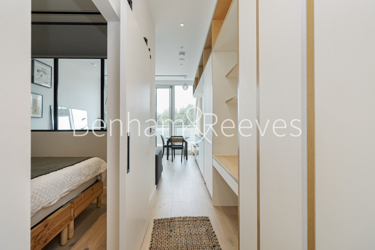 Studio flat to rent in Great West Road, Brentford, TW8-image 15