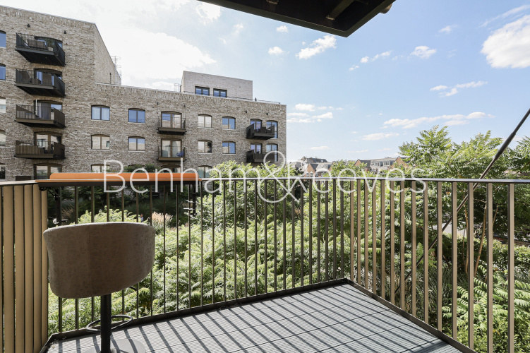 Studio flat to rent in Calville House, Brentford, TW8-image 5
