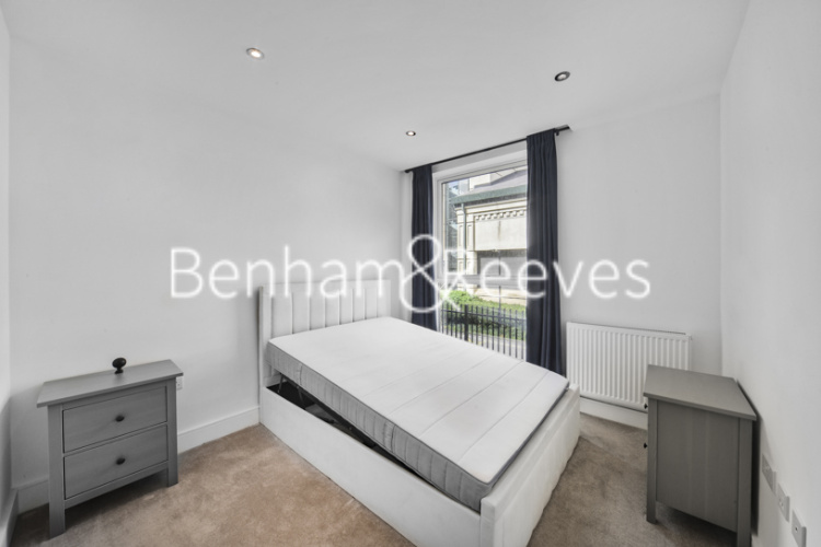 2  bedrooms flat to rent in Emerald Gardens, Kew, TW9-image 3