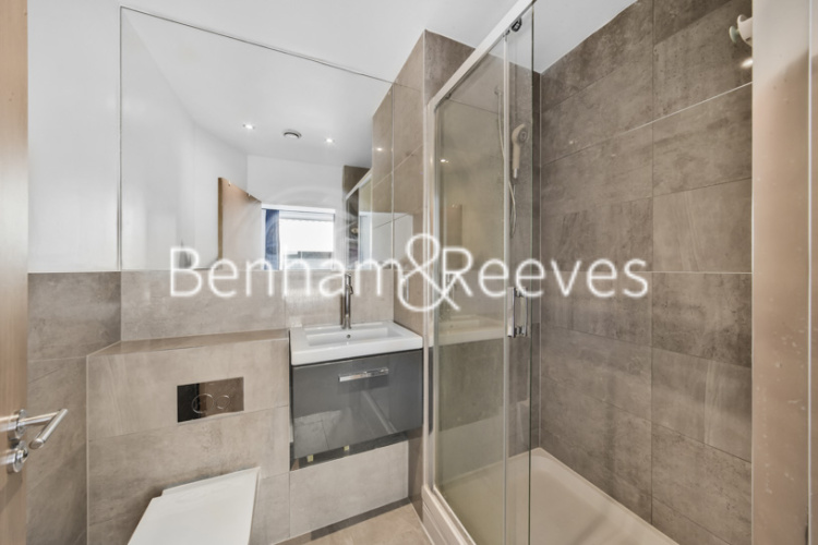 2  bedrooms flat to rent in Emerald Gardens, Kew, TW9-image 4
