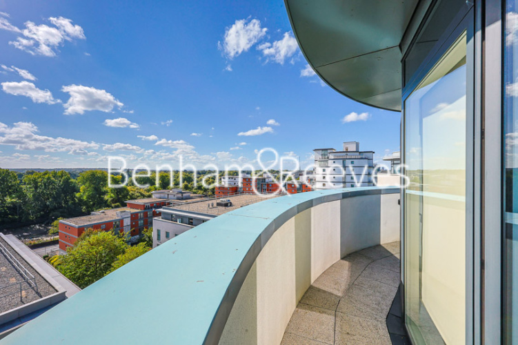 3  bedrooms flat to rent in Kew Bridge West, Brentford, TW8-image 5