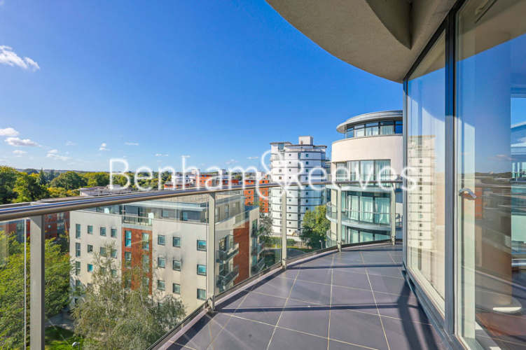 3  bedrooms flat to rent in Kew Bridge West, Brentford, TW8-image 12