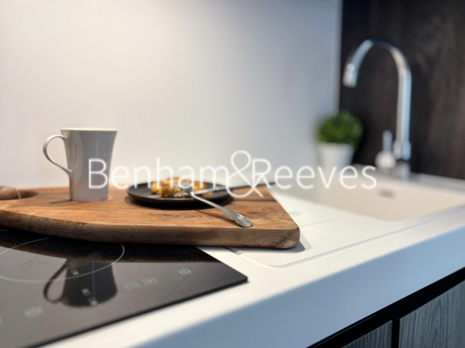 Studio flat to rent in Staines Road, Hounslow, TW3-image 7