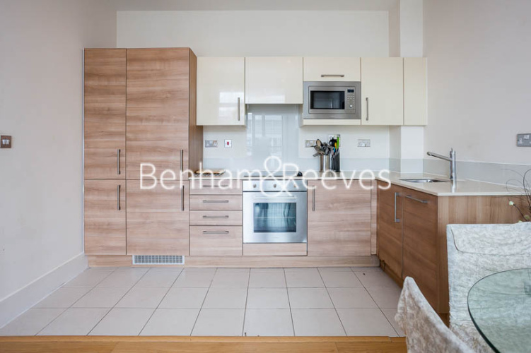 1  bedroom flat to rent in Cornell Square, Nine Elms, SW8-image 2