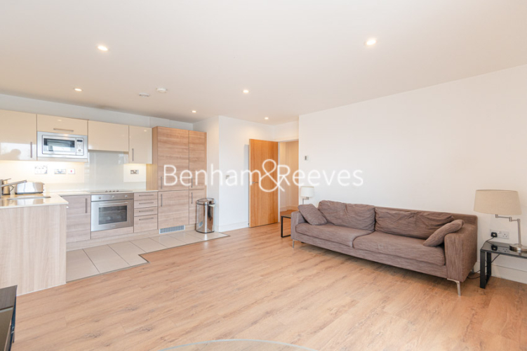 2 bedrooms flat to rent in Cornell Square, Wandsworth Road, SW8-image 1