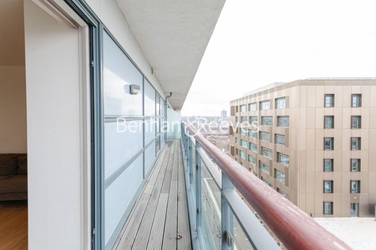 2  bedrooms flat to rent in Cornell Square, Wandsworth Road, SW8-image 5
